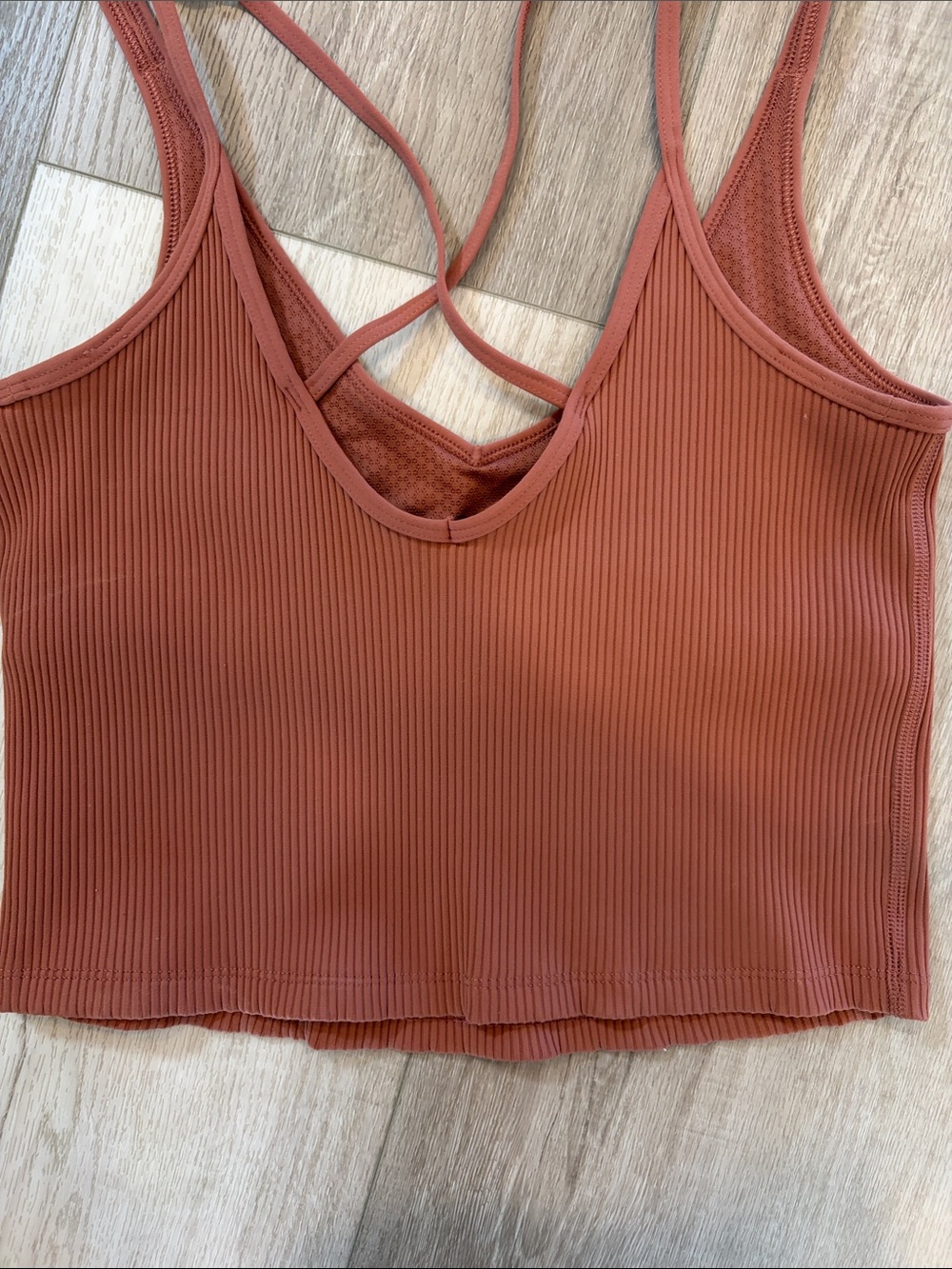 Vuori size medium Ribbed Crossback Crop Tank - Coral color - Picture 6 of 8